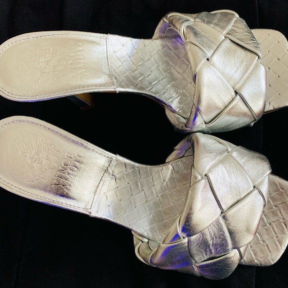 Vince Camuto Size 5.5 (Silver) - Picture 2 of 2